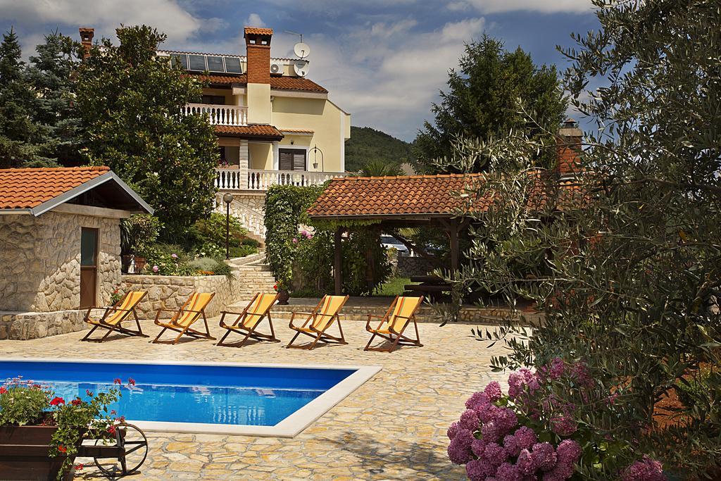Apartments Petricic With Swimming Pool Ičići Εξωτερικό φωτογραφία