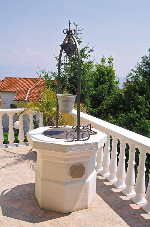 Apartments Petricic With Swimming Pool Ičići Εξωτερικό φωτογραφία