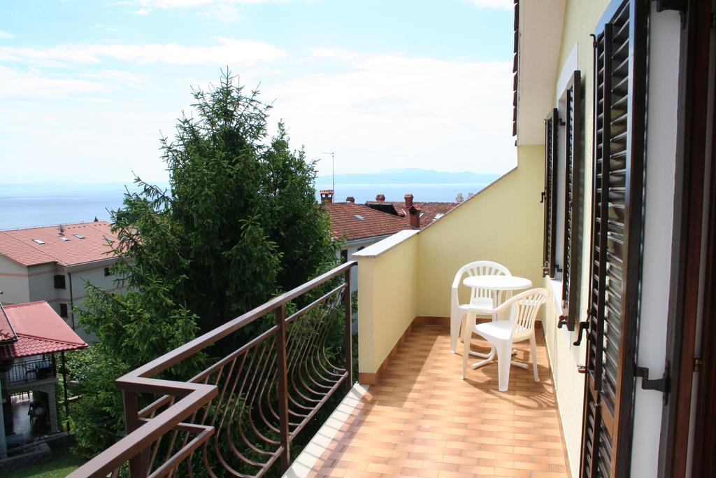 Apartments Petricic With Swimming Pool Ičići Εξωτερικό φωτογραφία