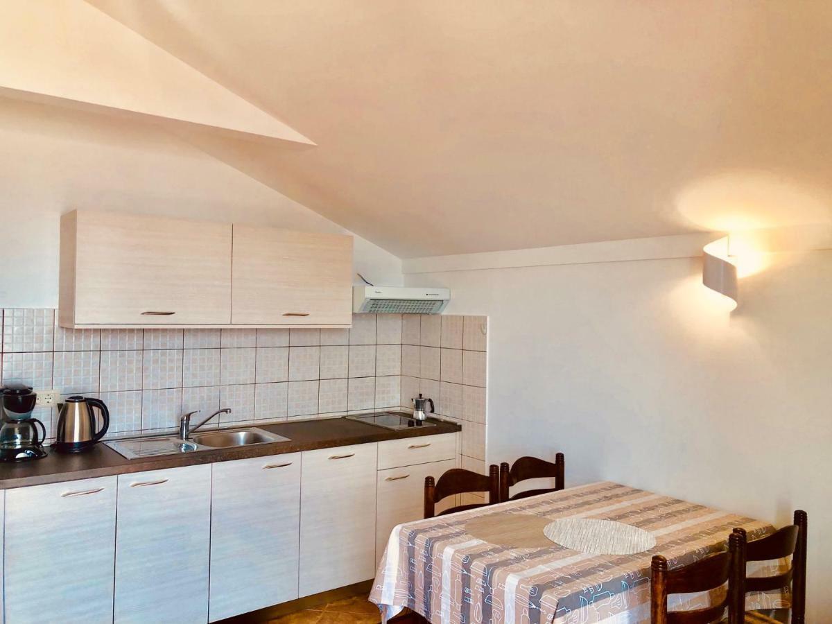 Apartments Petricic With Swimming Pool Ičići Εξωτερικό φωτογραφία